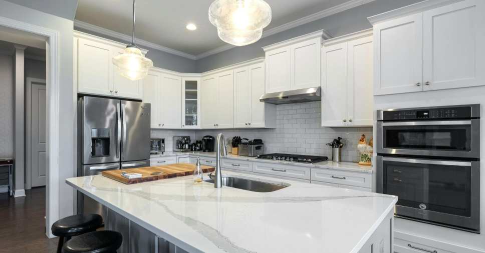 Cozinha decorada no estilo clássico, uma das tendências de estilos de design de interiores