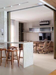 Carvalho Nature, Vidro Canelado E Nichos Em Lacca. A Combinação De Materiais Transforma Este Hom (1)