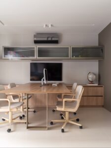 Carvalho Nature, Vidro Canelado E Nichos Em Lacca. A Combinação De Materiais Transforma Este Hom (3)