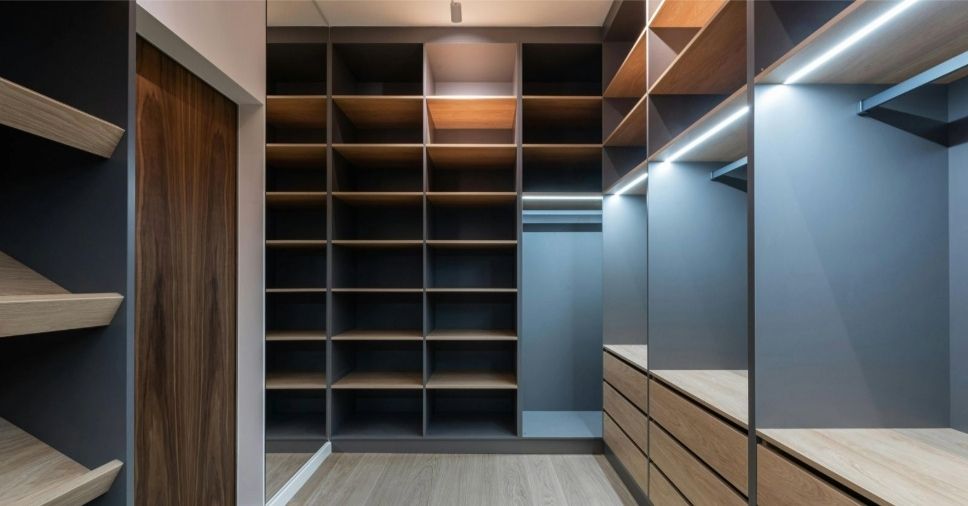 Um guarda-roupa planejado feito pela Essenza.